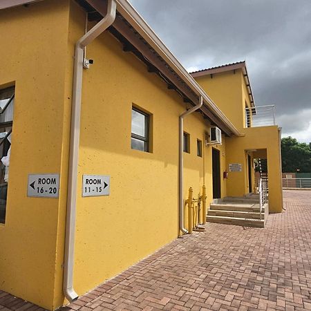 Divine Guest Lodge Rustenburg Esterno foto