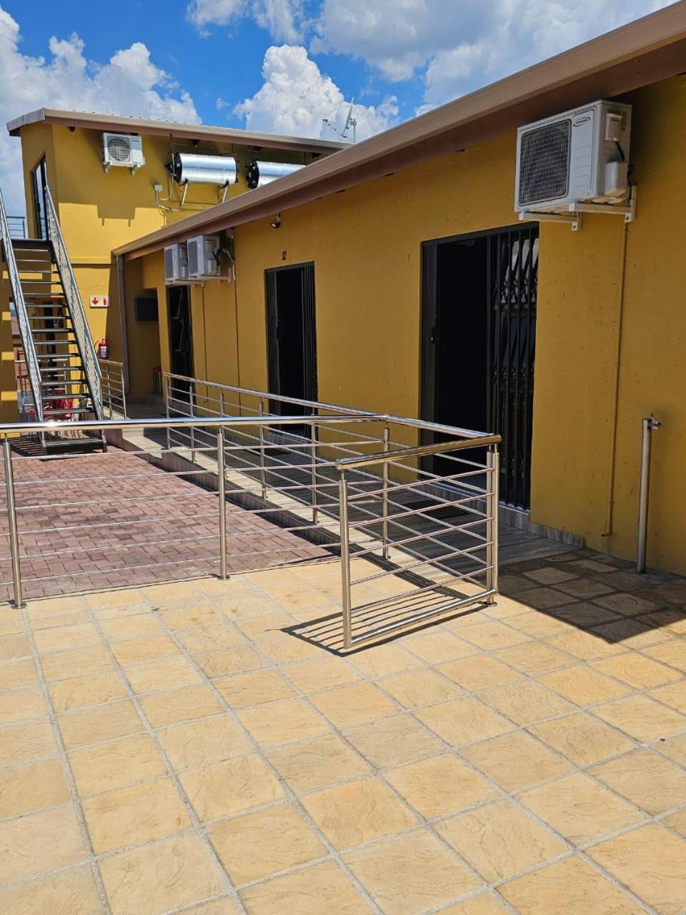 Divine Guest Lodge Rustenburg Esterno foto