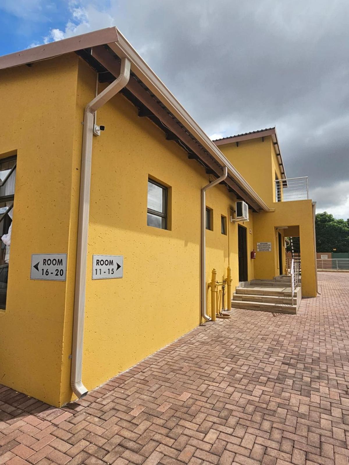 Divine Guest Lodge Rustenburg Esterno foto