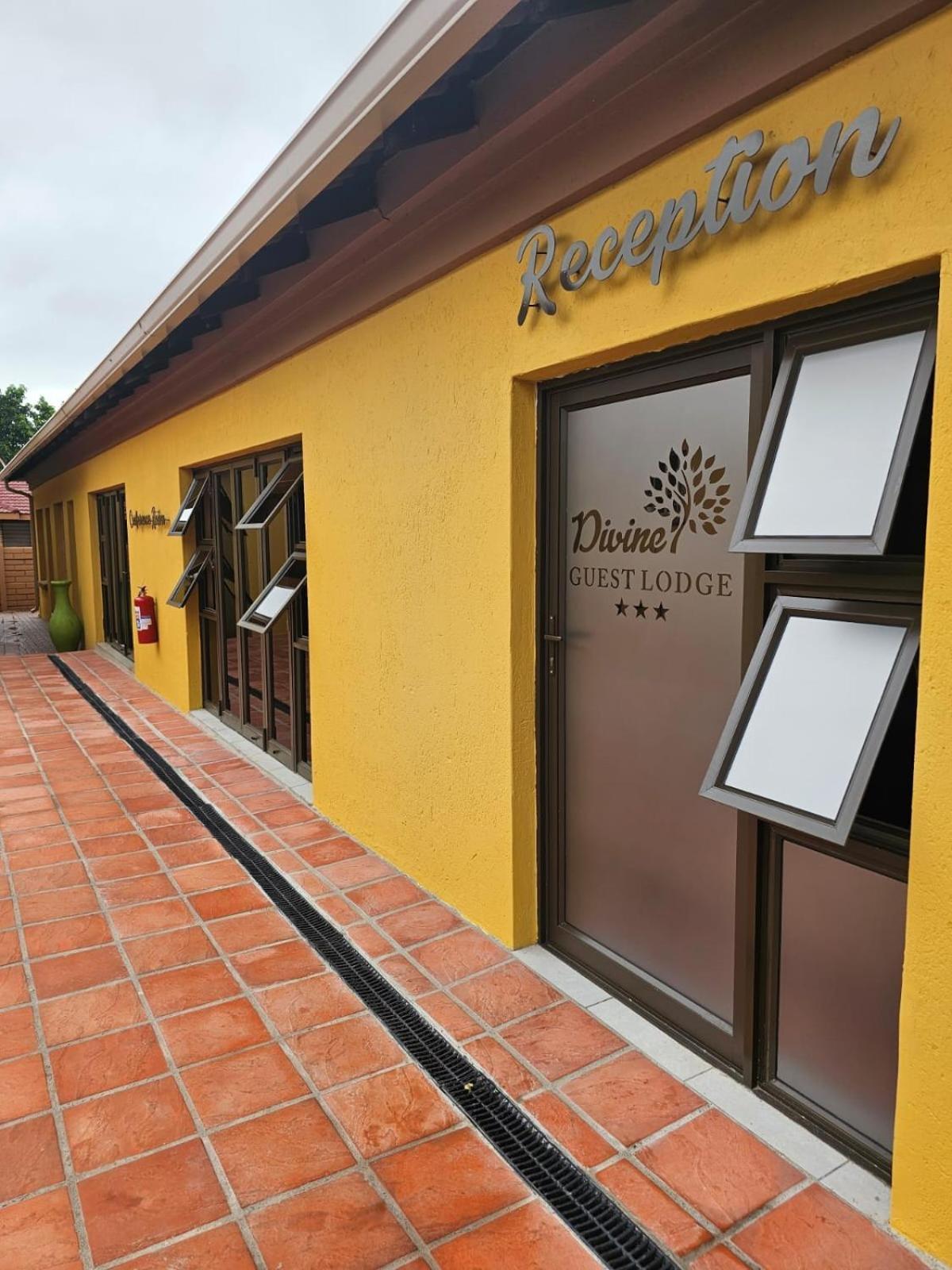 Divine Guest Lodge Rustenburg Esterno foto