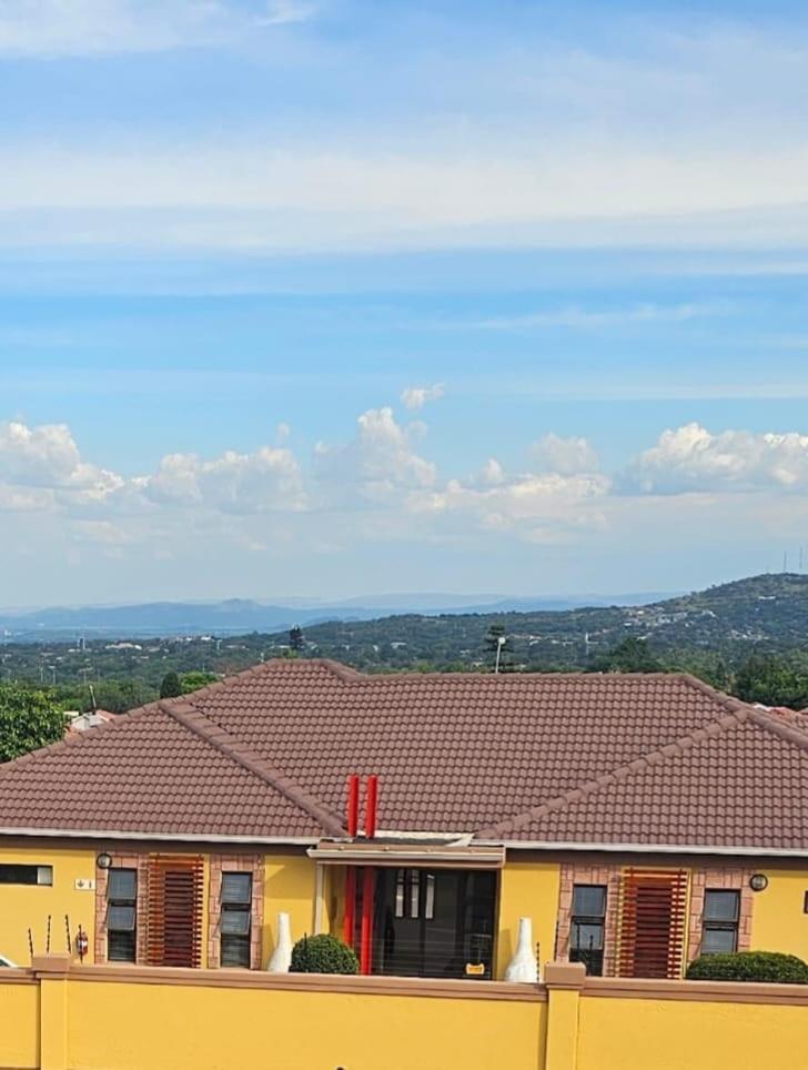 Divine Guest Lodge Rustenburg Esterno foto