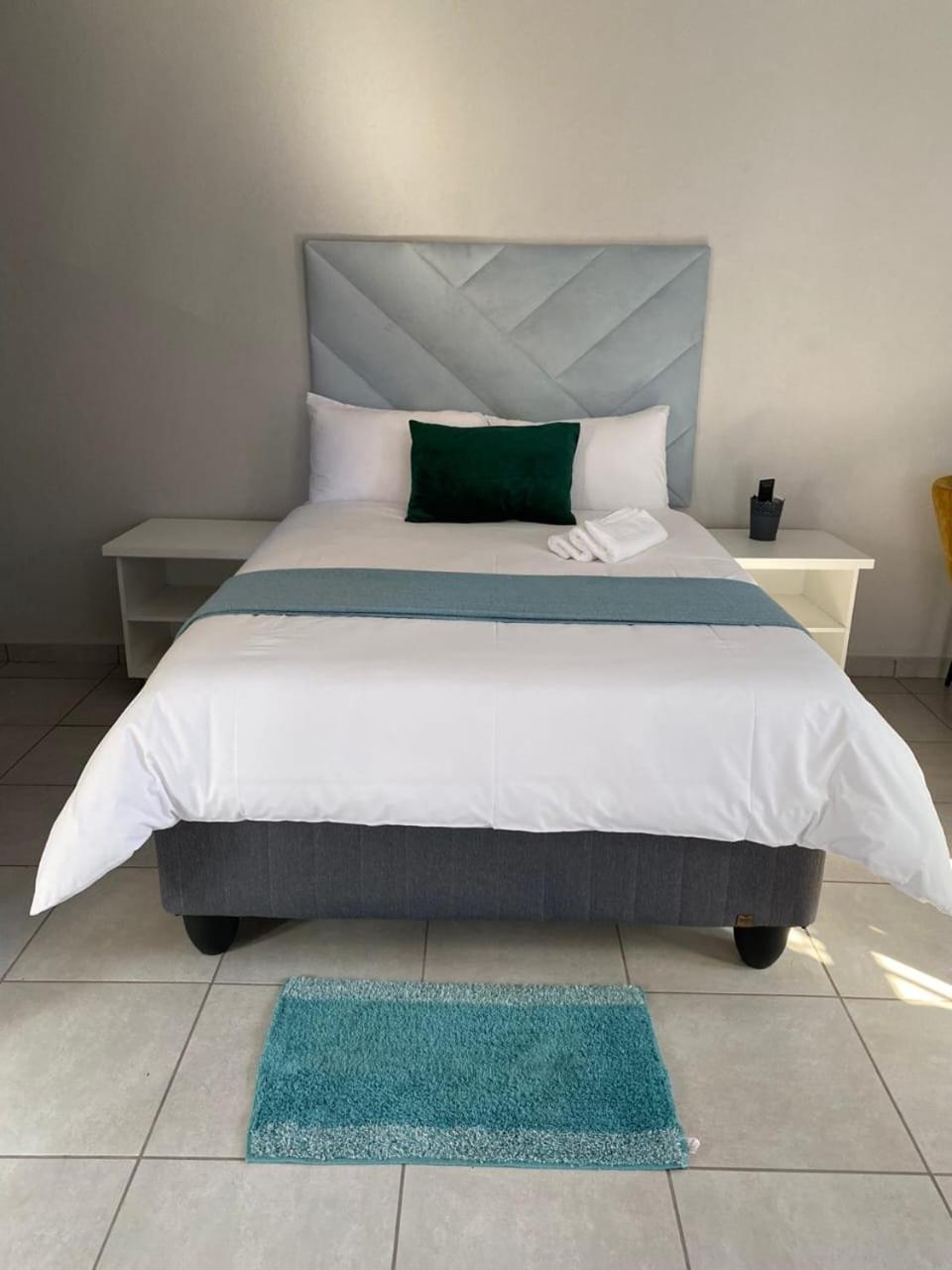 Divine Guest Lodge Rustenburg Esterno foto