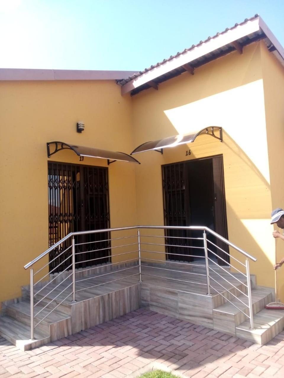 Divine Guest Lodge Rustenburg Esterno foto