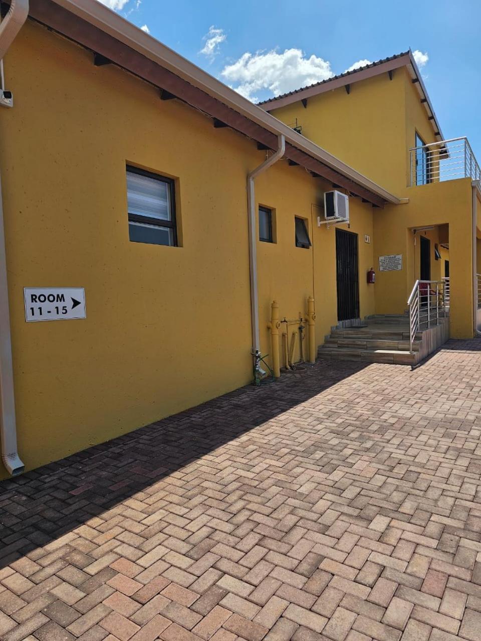 Divine Guest Lodge Rustenburg Esterno foto