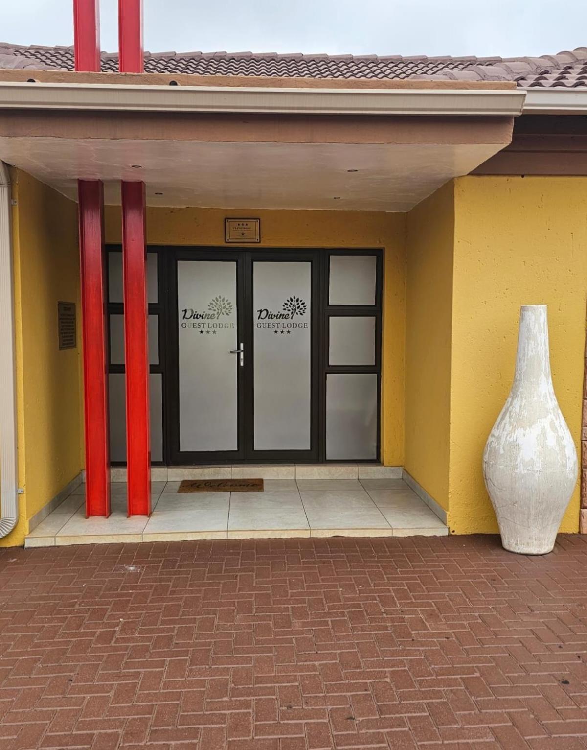 Divine Guest Lodge Rustenburg Esterno foto