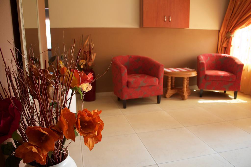Divine Guest Lodge Rustenburg Esterno foto