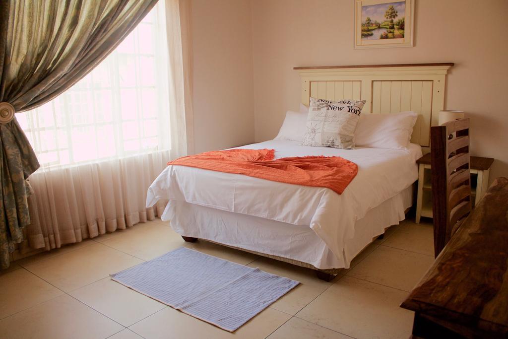 Divine Guest Lodge Rustenburg Esterno foto