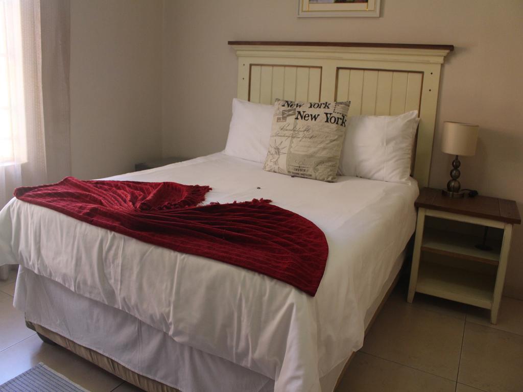 Divine Guest Lodge Rustenburg Esterno foto