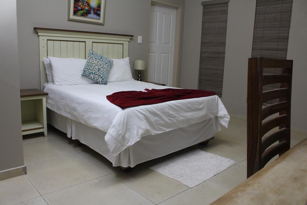 Divine Guest Lodge Rustenburg Esterno foto