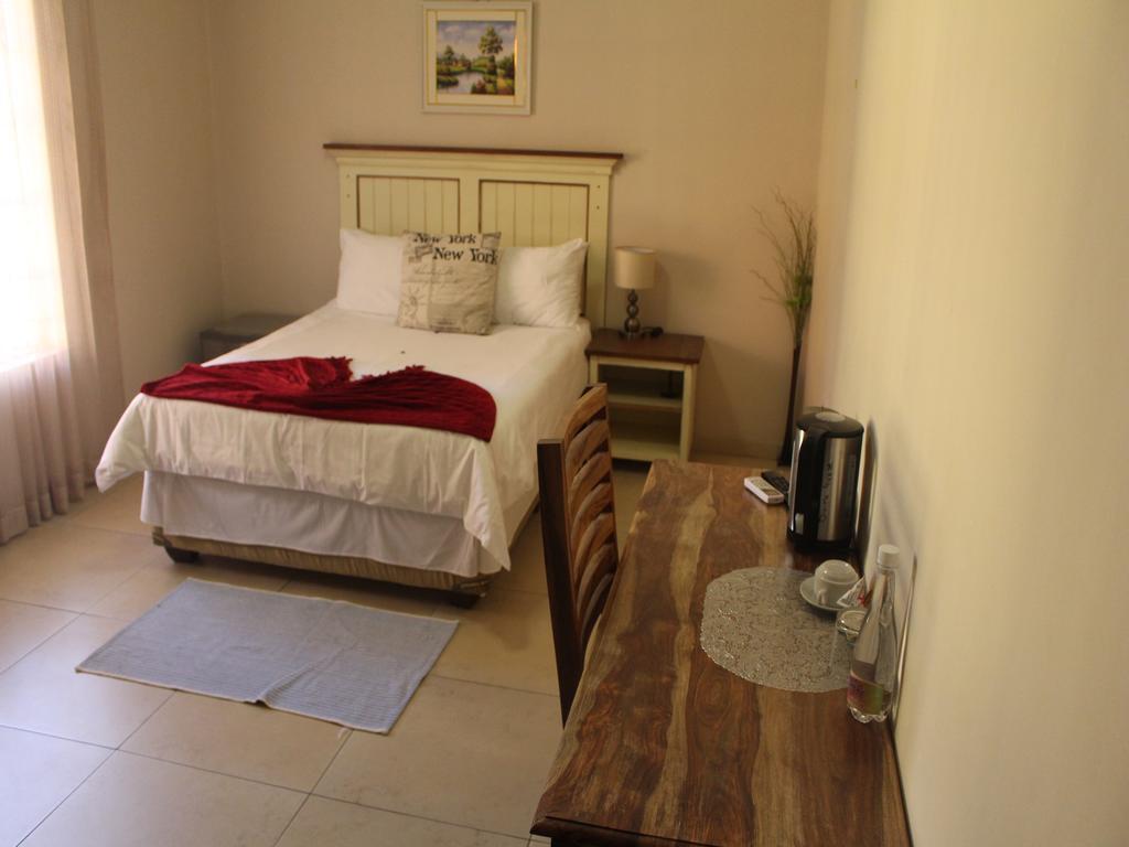 Divine Guest Lodge Rustenburg Esterno foto