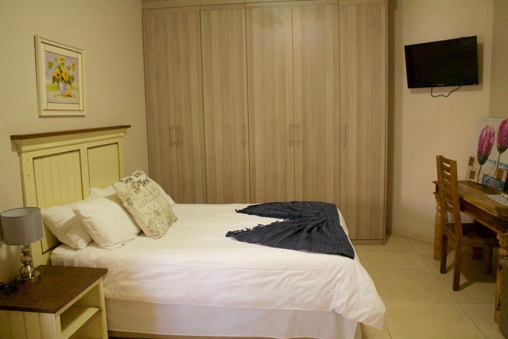 Divine Guest Lodge Rustenburg Esterno foto