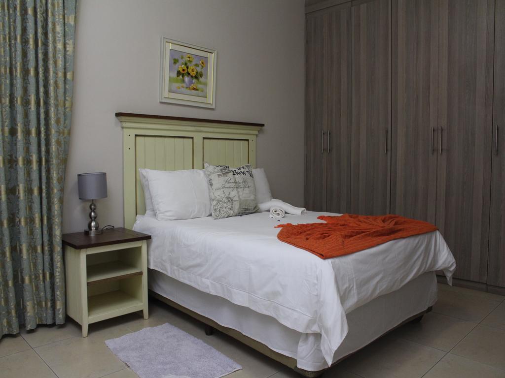 Divine Guest Lodge Rustenburg Esterno foto