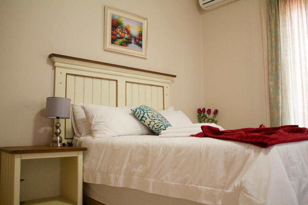 Divine Guest Lodge Rustenburg Esterno foto