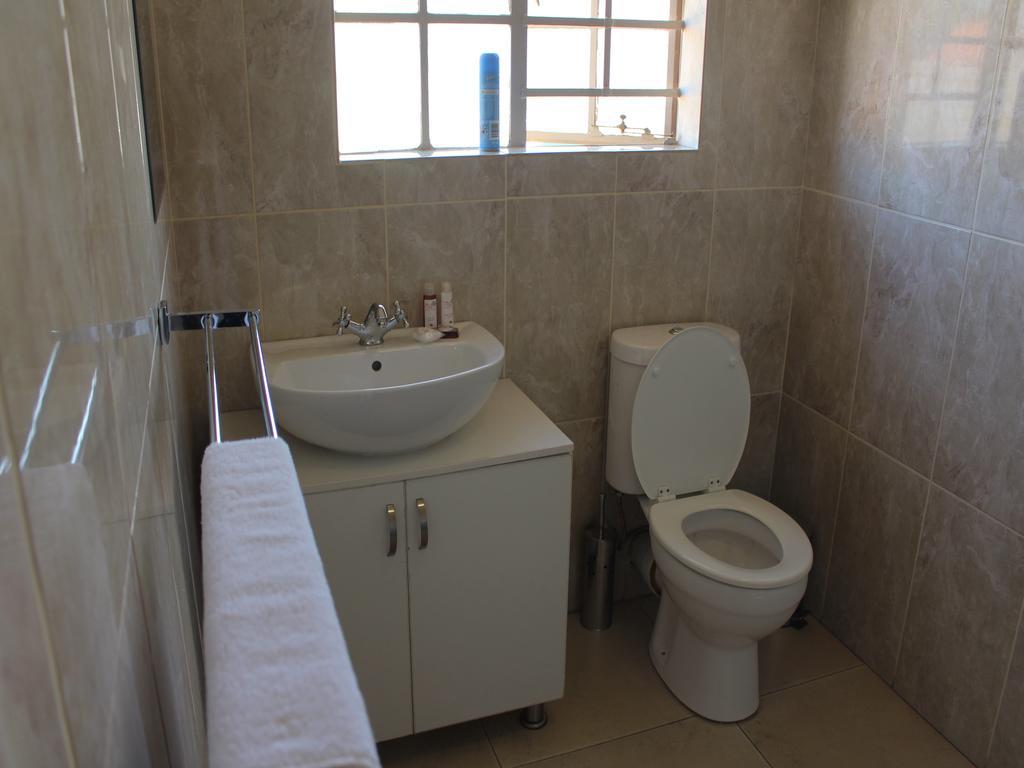Divine Guest Lodge Rustenburg Esterno foto