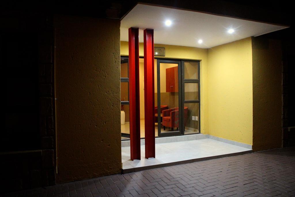 Divine Guest Lodge Rustenburg Esterno foto