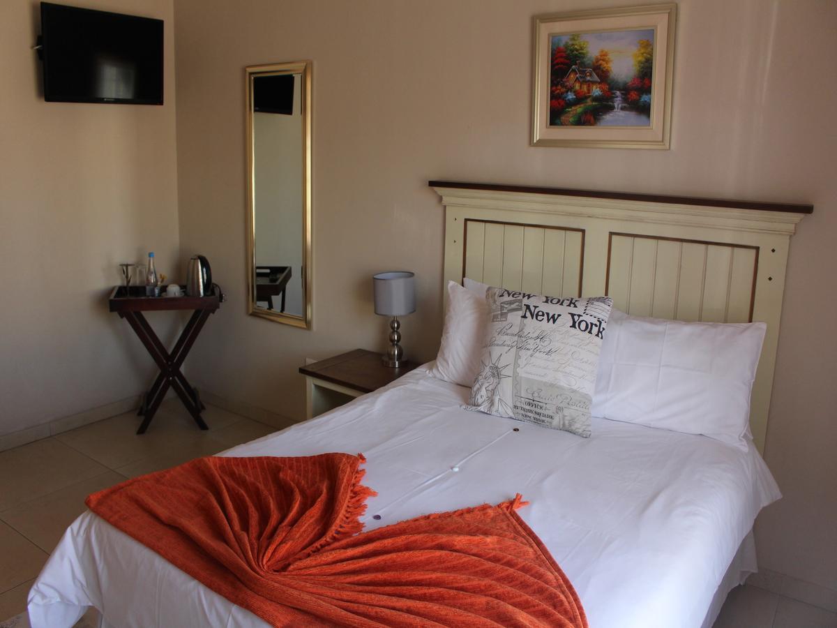 Divine Guest Lodge Rustenburg Esterno foto